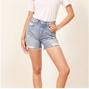 Reformation Lola short. Size 25. Wash: arches. NWOT. Never worn